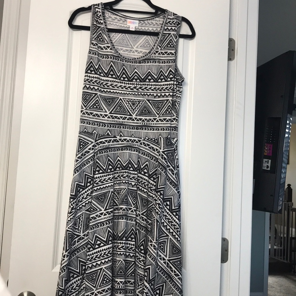 LuLaRoe Sleeveless Nicki - Medium